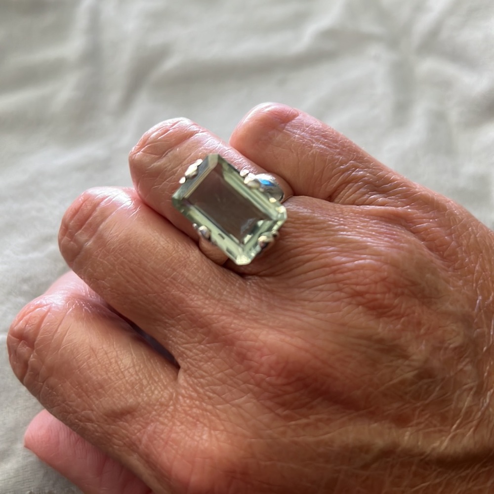 Women’s Green Tourmaline Rectangle shaped ring set in 925 stamped Silver. SZ 7.5 - Picture 2 of 9